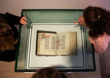 La biblia judía que se salvó de los Reyes Católicos vuelve tras 500 años