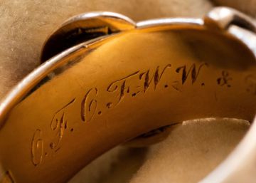 Recuperado un anillo de Oscar Wilde robado en 2002