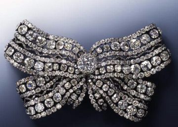 Diamantes, un polvo blanco, un coche quemado y una jugosa recompensa