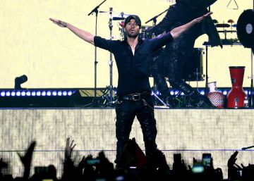 Enrique Iglesias vuela en Madrid respaldado por su familia