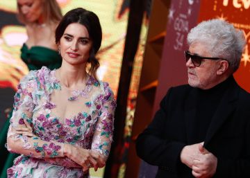Almodóvar desvela que Penélope Cruz entregará en los Oscar el premio a mejor película internacional