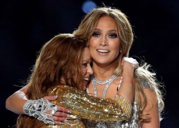Jennifer Lopez y Shakira hacen una exhibición de poder latino ante 100 millones de estadounidenses Jennifer Lopez y Shakira hacen una exhibición de poder latino ante 100 millones de estadounidenses
