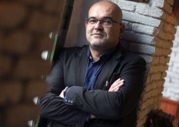 Alexis Ravelo: “Entre la ambición y la corrupción solo hay unas cuantas cenas” Alexis Ravelo: “Entre la ambición y la corrupción solo hay unas cuantas cenas”