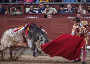 Los presidentes de las plazas de toros claman en el desierto contra el afeitado
