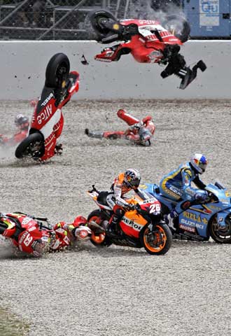 Resultado de imagen de accidente moto gp 2006 cataluña