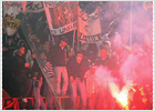 Muere un policía durante un partido de Liga en Italia tras ser alcanzado por un artefacto explosivo