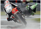 Los pilotos españoles dominan en Donington bajo el diluvio