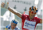 Óscar Freire, líder tras vencer al sprint
