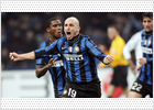 Cambiasso da ventaja a Mourinho