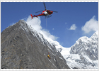 Los sherpas perdidos llegan exhaustos al campo base del Annapurna