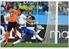 Un gol bien tonto resuelve un mal partido