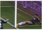 'Gol fantasma' del Sevilla y botellazo a Casillas