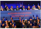 La asamblea avala a Rosell