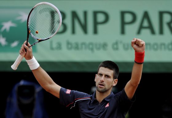 Djokovic celebra el pase a octavos de Roland Garros