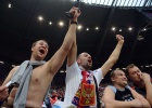 Los hinchas radicales rusos ponen en jaque a la UEFA y a Polonia
