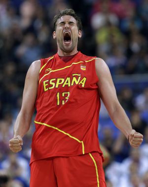 Marc celebra una canasta.