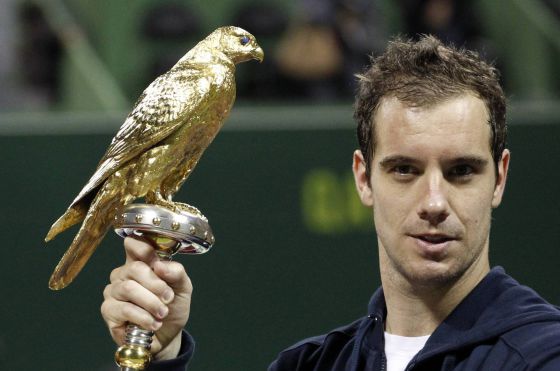 Gasquet, con el trofeo.