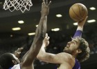 Los Lakers, con 23 puntos de Pau, se salvan tres veces en Detroit