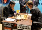 Carlsen devuelve el golpe psicológico a Anand