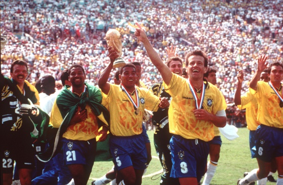 Gilmar, Viola, Mauro Silva, Dunga e Branco celebram o triunfo no Mundial de 1994, nos Estados Unidos.