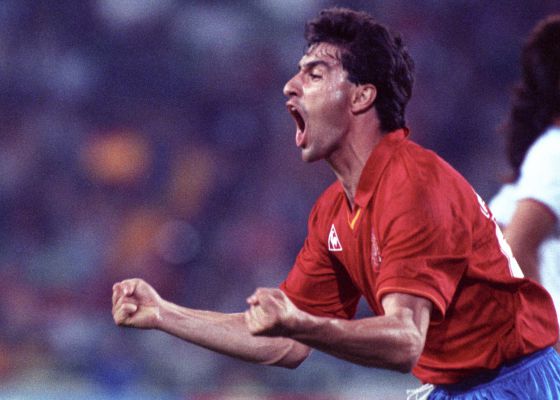 Míchel celebra el tercero de sus tres goles a Corea del Sur en Udine con su histórico grito de