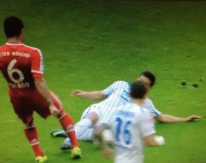 Thiago, en el instante en el que se lesiona.