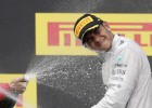 Mercedes echa gasolina al fuego