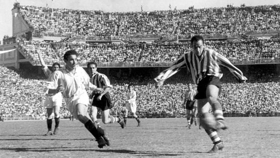 Zarra, en un partido con el Athletic