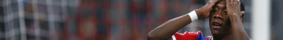 Alaba se lamenta durante el partido entre el Bayern y el Roma.