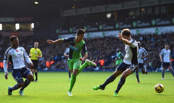 Ayoze marca de tacón frente al West Bromwich.