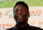 Pelé, en la UCI por una infección