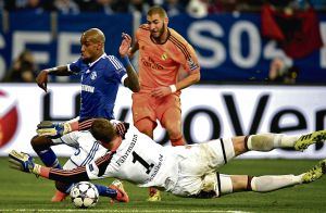 Benzema marca en la goleada en el Veltins Arena