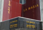La trama comença en Lee