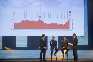 Valverde y Maté comentan los puertos de montaña.