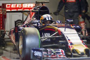 Carlos Sainz, a bord del seu bòlid al circuit de Montmeló.