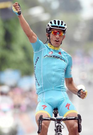 Tiralongo entra vencedor en San Giorgio del Sannio, ganando la novena etapa.