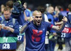 Dani Alves e o treinador Luis Henrique ficam no Barça
