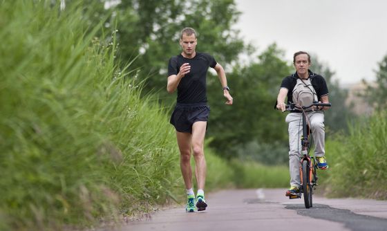 Donati sigue a Schwazer en bicicleta y marca los tiempos del entrenamiento