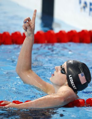 Ledecky celebra el récrod del mundo en los 1.500