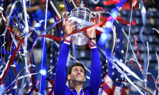 Djokovic eleva el trofeo del US Open 2015