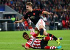 Héctor Moreno fractura la tibia y el peroné a Luke Shaw