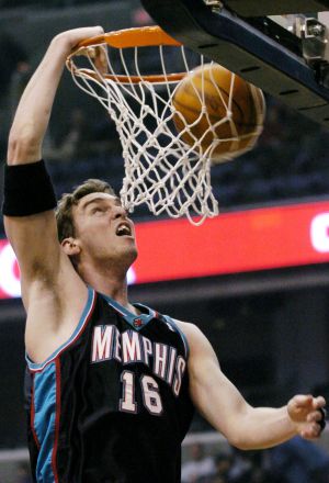 Pau Gasol executa una esmaixada.