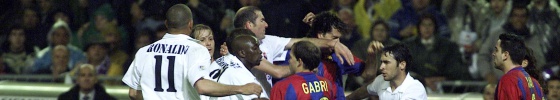 Ronaldo, Mendieta, Makelele, Zidane, Gabri, Motta y Xavi, durante la tangana. Ronaldo, Mendieta, Makelele, Zidane, Gabri, Motta y Xavi, durante la tangana.