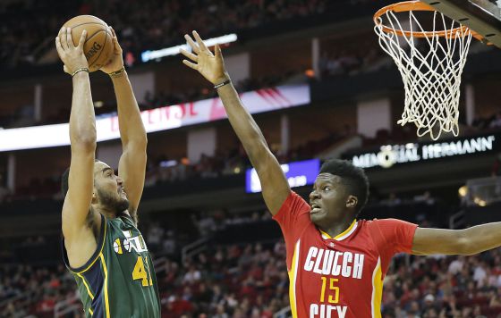 Lyles y Capela en el Houston-Utah.