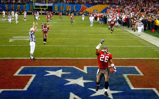 Dwight Smith anota un 'touchdown' para los Tampa Bay Bucaneers. Dwight Smith anota un 'touchdown' para los Tampa Bay Bucaneers.