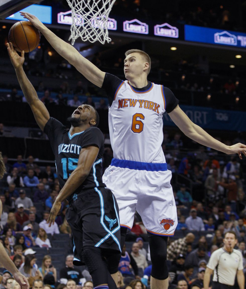 Walker y Porzingis.