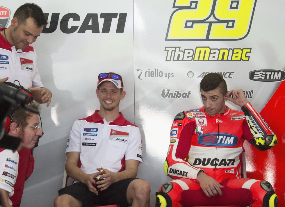 Stoner, con Iannone, en Sepang.