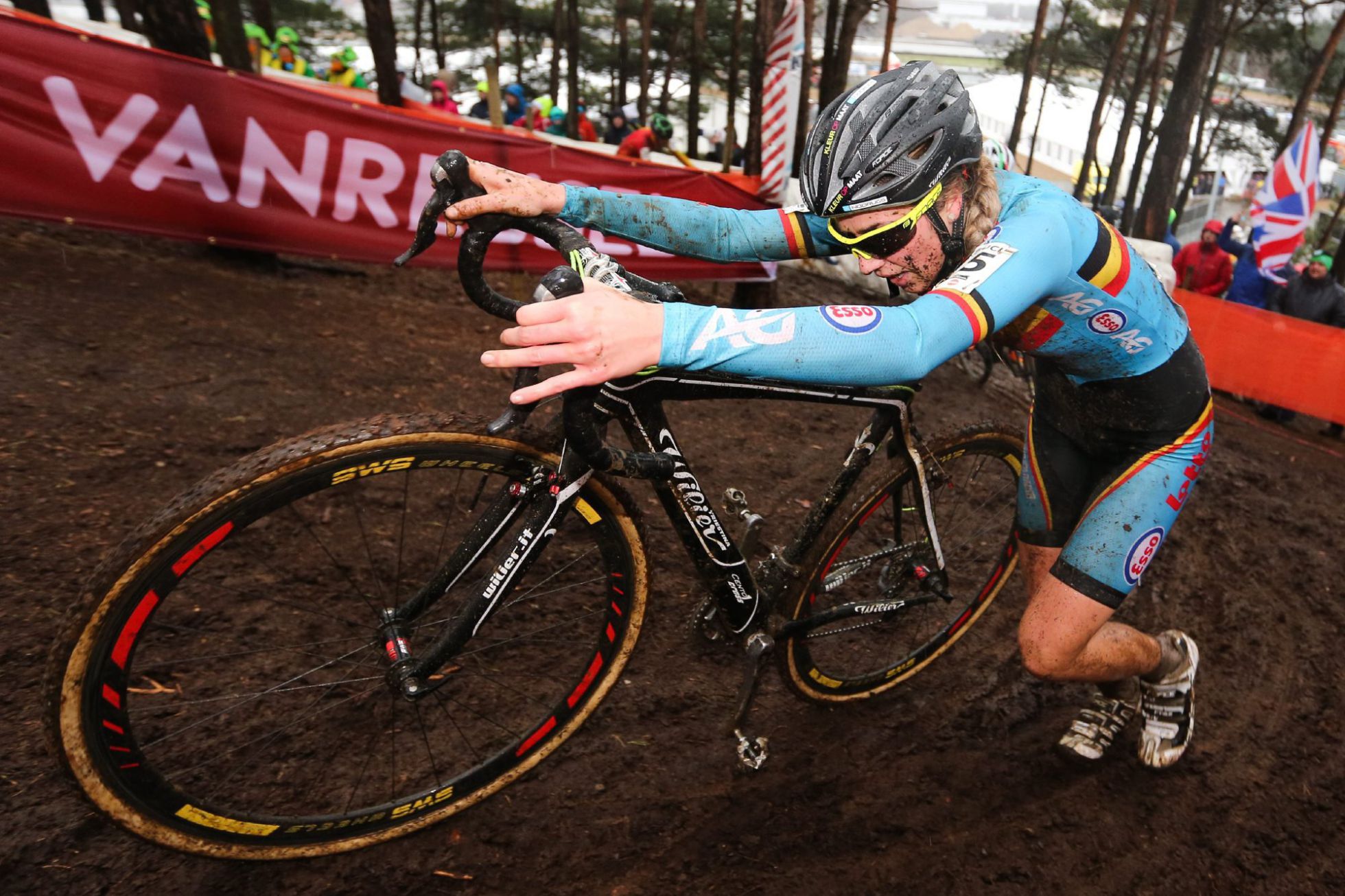 La ciclista belga Femke Van Den Driessche, el sábado, durante el Mundial en el que se descubrió un motor en su bici. La ciclista belga Femke Van Den Driessche, el sábado, durante el Mundial en el que se descubrió un motor en su bici.