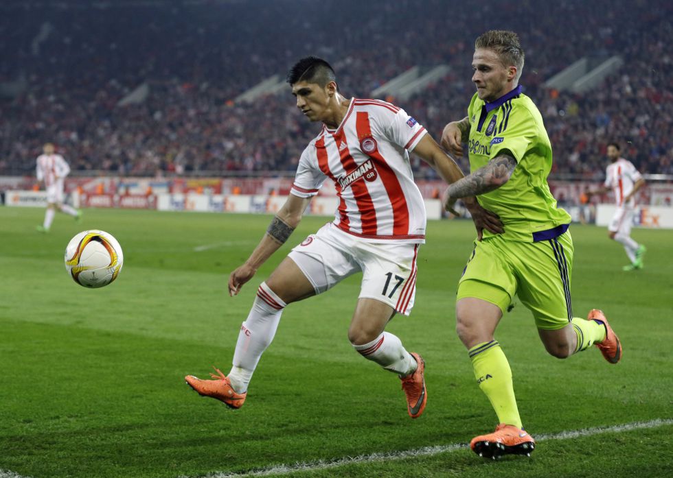 Pulido volvió a tener minutos con Olympiakos.