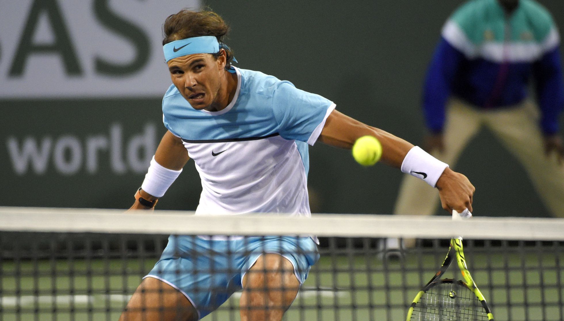 Nadal, durante su partido en Indian Wells ante Muller. Nadal, durante su partido en Indian Wells ante Muller.